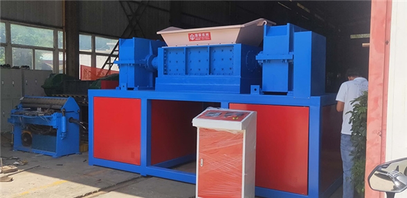 廣東某客戶購買雙軸撕碎機(jī) 